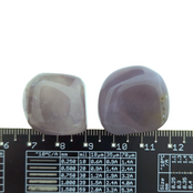 Wunderschöne violette Trommelsteine ​​aus Indonesien