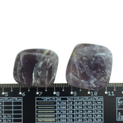 Wunderschöne violette Trommelsteine ​​aus Indonesien