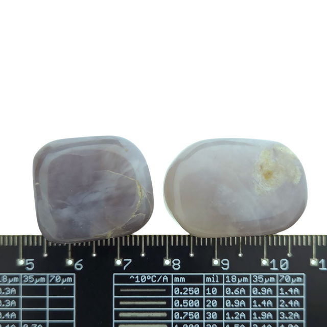 Wunderschöne violette Trommelsteine ​​aus Indonesien