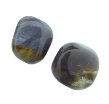 Wunderschöne violette Trommelsteine ​​aus Indonesien