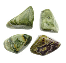 Rhyolith ist ein magmatisches Gestein, das mit Obsidian verwandt ist.