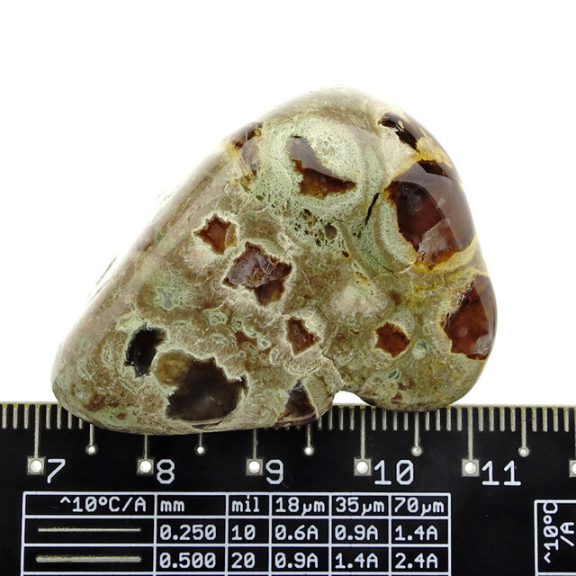 Rhyolith ist ein magmatisches Gestein, das mit Obsidian verwandt ist.