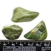 Rhyolith ist ein magmatisches Gestein, das mit Obsidian verwandt ist.