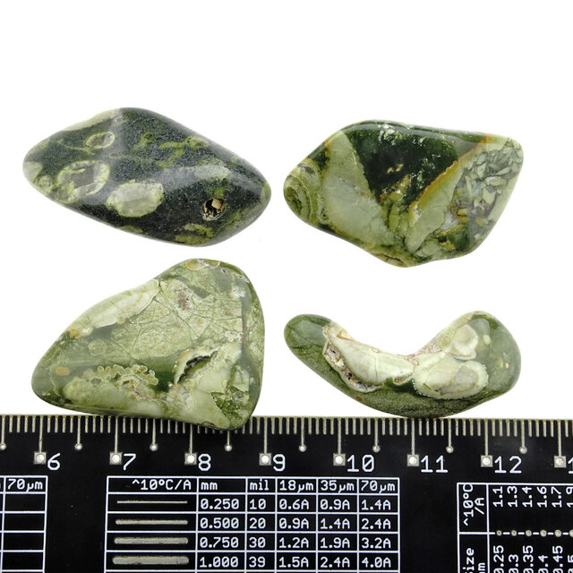 Ryolith ist ein magmatisches Gestein, das mit Obsidian verwandt ist