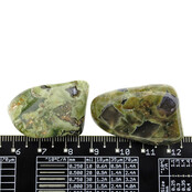 Ryolith ist ein magmatisches Gestein, das mit Obsidian verwandt ist