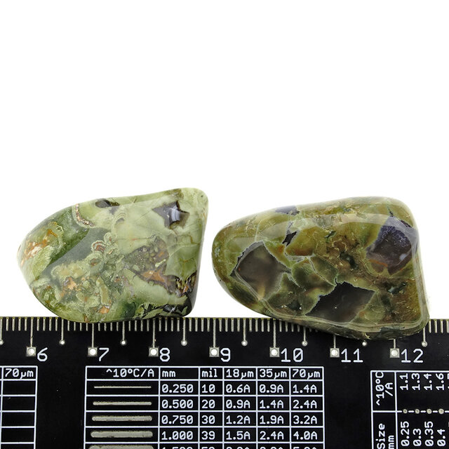 Ryolith ist ein magmatisches Gestein, das mit Obsidian verwandt ist