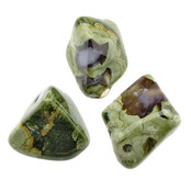 Rhyolith ist ein magmatisches Gestein, das mit Obsidian verwandt ist.