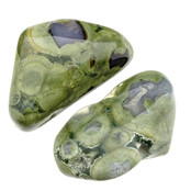 Rhyolith ist ein magmatisches Gestein, das mit Obsidian verwandt ist.