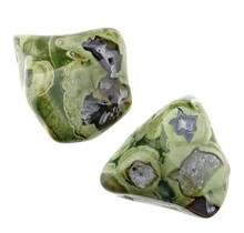 Rhyolith ist ein magmatisches Gestein, das mit Obsidian verwandt ist.