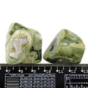 Ryolith ist ein magmatisches Gestein, das mit Obsidian verwandt ist