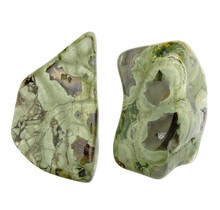 Ryolith ist ein magmatisches Gestein, das mit Obsidian verwandt ist