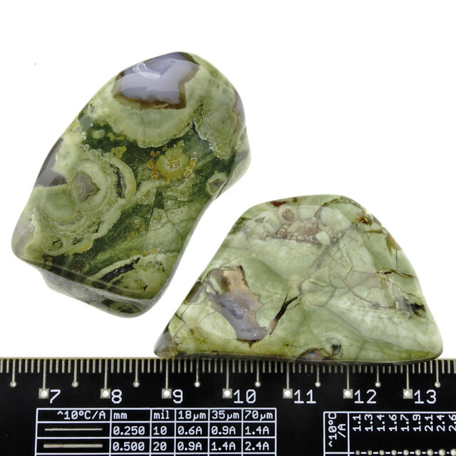 Ryolith ist ein magmatisches Gestein, das mit Obsidian verwandt ist