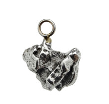 Mooie hanger van ijzermeteoriet kristallen