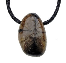 Mineral mit dem charakteristischen Kreuz