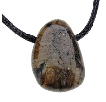 Mineral mit dem charakteristischen Kreuz