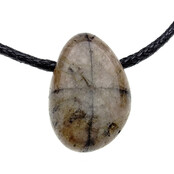 Mineral mit dem charakteristischen Kreuz