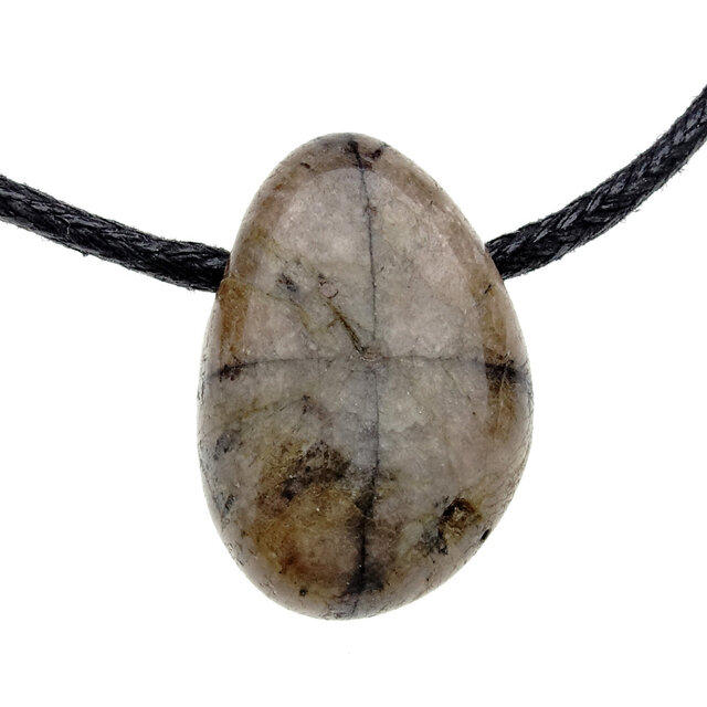 Mineral mit dem charakteristischen Kreuz