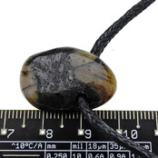 Mineral mit dem charakteristischen Kreuz