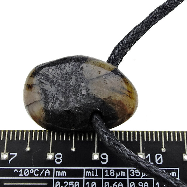 Mineraal met het kenmerkende kruis