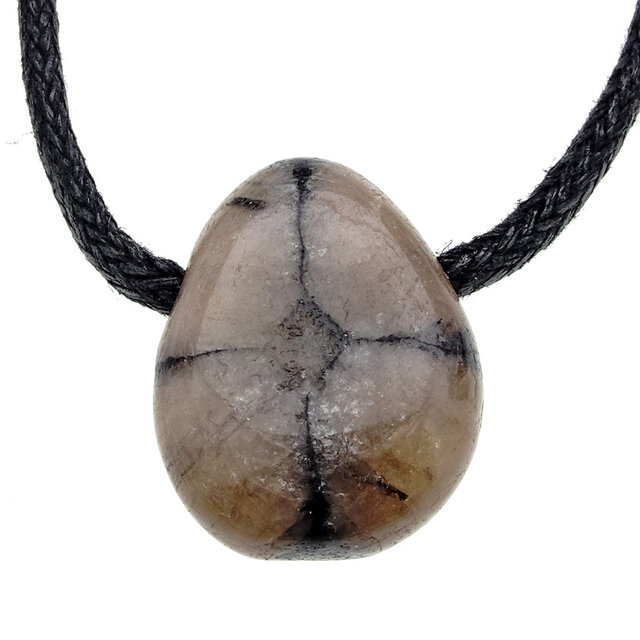 Mineral mit dem charakteristischen Kreuz