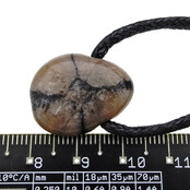 Mineral mit dem charakteristischen Kreuz