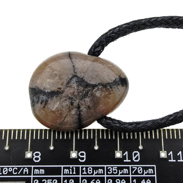 Mineraal met het kenmerkende kruis