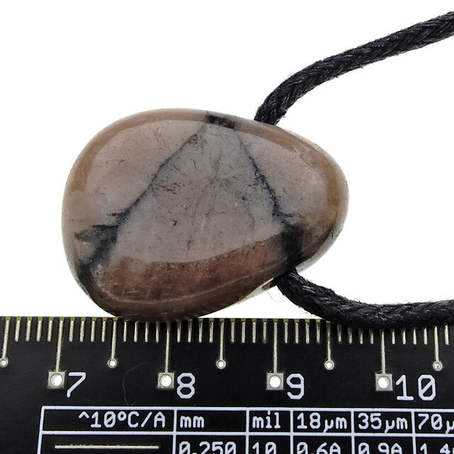 Mineraal met het kenmerkende kruis