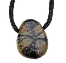 Mineral mit dem charakteristischen Kreuz