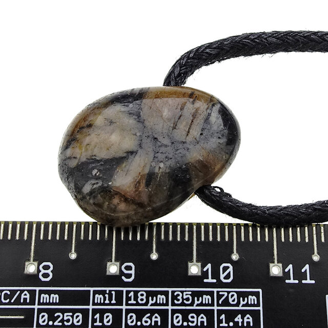 Mineraal met het kenmerkende kruis