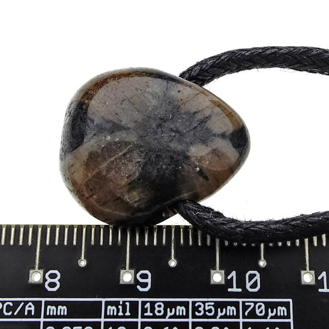 Mineraal met het kenmerkende kruis