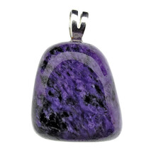 Schönes lila Mineral aus Sibirien