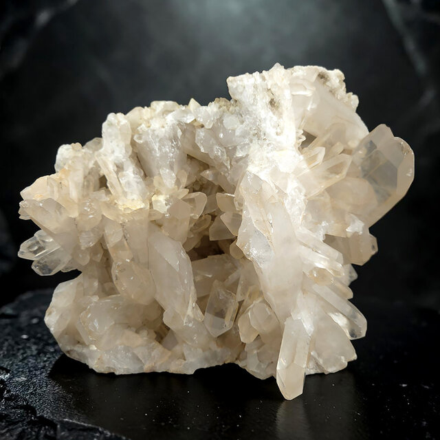 Bergkristal cluster, heldere kwarts met natuurlijke kristalpunten 4,7 kg