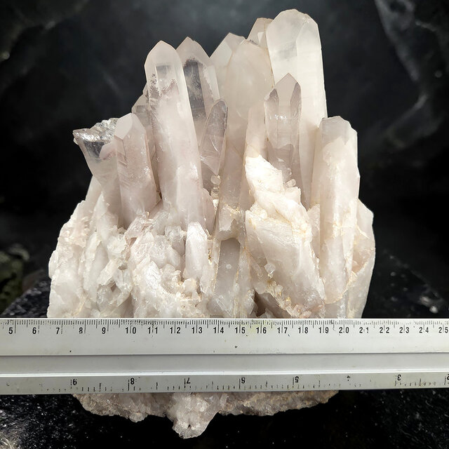 Rock crystal cluster, clear quartz with natural crystal points 3,9 kg