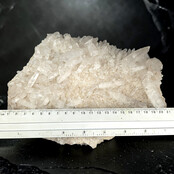 Bergkristallgruppe, klarer Quarz mit natürlichen Kristallspitzen  2,3 KG