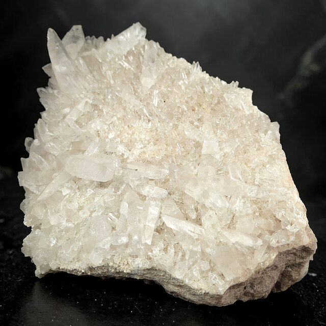 Bergkristal cluster, heldere kwarts met natuurlijke kristalpunten 2,3 kg