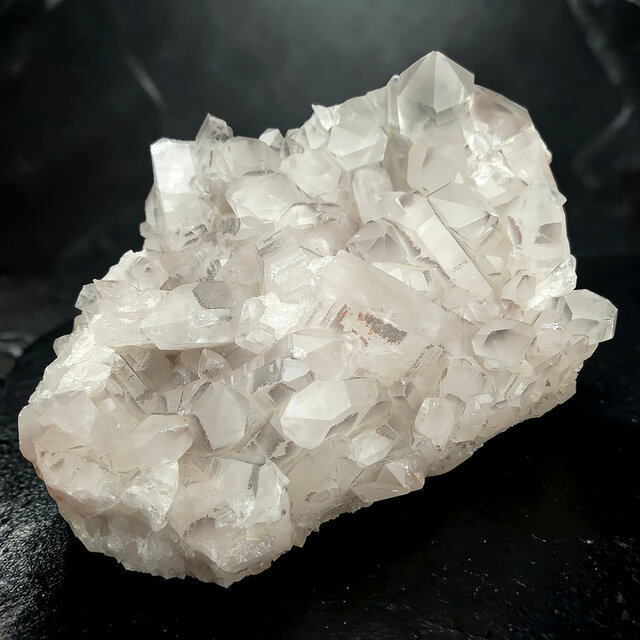 Bergkristal cluster, heldere kwarts met natuurlijke kristalpunten 2,9 kg