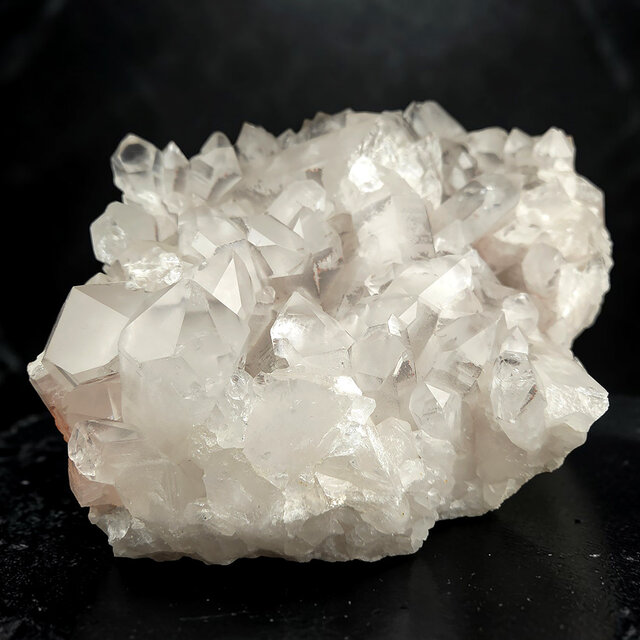 Bergkristal cluster, heldere kwarts met natuurlijke kristalpunten 2,9 kg