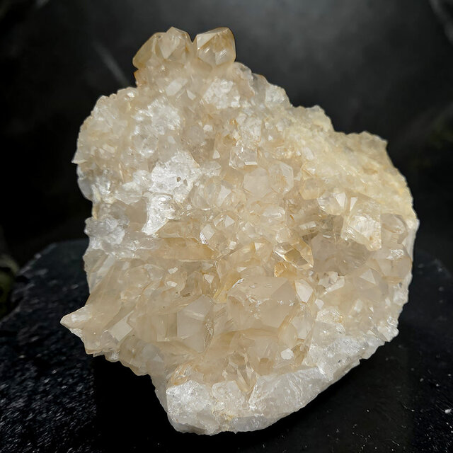 Rock crystal cluster, clear quartz with natural crystal points 1,6 kg