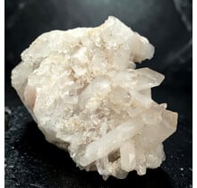 Bergkristal cluster, heldere kwarts met natuurlijke kristalpunten 1,25 kg