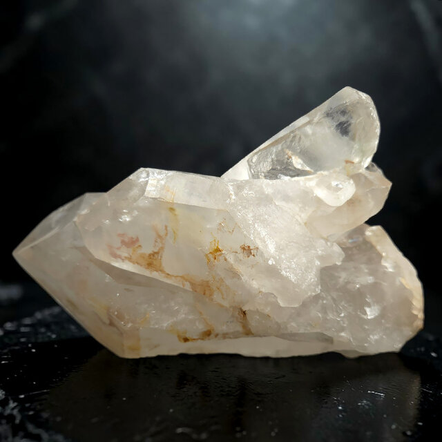 Bergkristallgruppe, klarer Quarz mit natürlichen Kristallspitzen  1,25 KG
