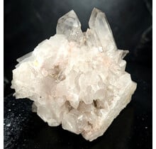 Bergkristal cluster, heldere kwarts met natuurlijke kristalpunten 1,3 kg