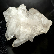 Bergkristal cluster, heldere kwarts met natuurlijke kristalpunten 1,3 kg