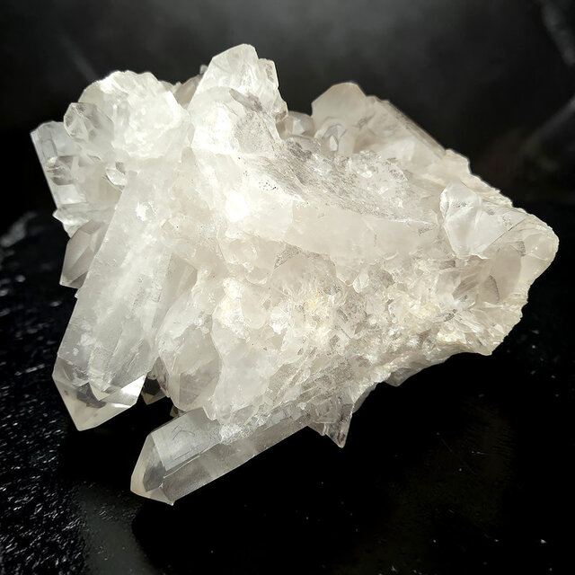 Bergkristallgruppe, klarer Quarz mit natürlichen Kristallspitzen  1,3 KG