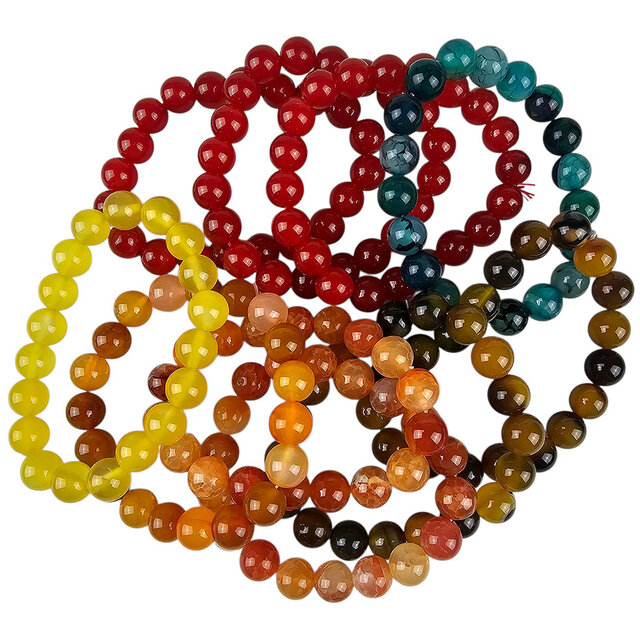 10 Armbänder aus farbigen Achatperlen (10 mm).