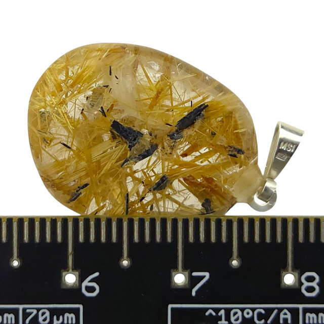 Rutilated quartz, quartz variant with ingrown needles