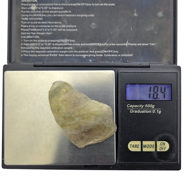 Libysches Glas oder Goldtektit poliert