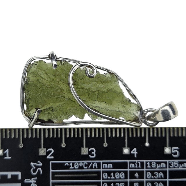 Moldavite pendant in silver 4,35 grams