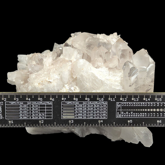 Bergkristal cluster, heldere kwarts met natuurlijke kristalpunten 1,9 kg