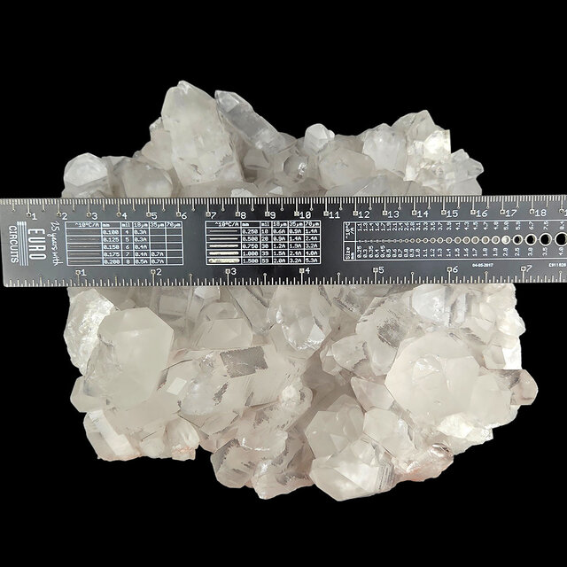 Bergkristallgruppe, klarer Quarz mit natürlichen Kristallspitzen  1,9 KG