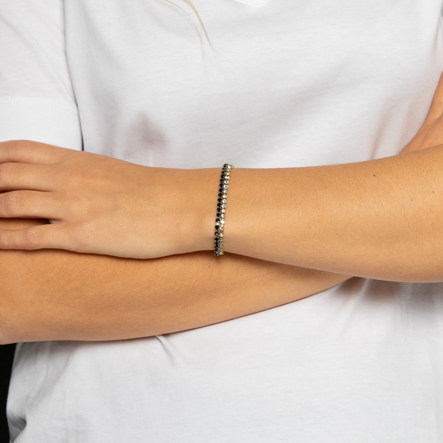 My Bendel Elegant gouden tennisarmband met sprankelende witte zirkonia. Verstelbare sluiting voor perfect comfort. Blijft mooi en irriteert niet. # PO2301